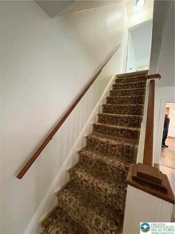 210 S 9th St - Photo 7 of 21