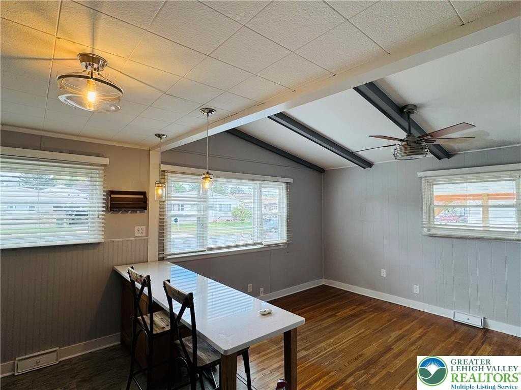 1522 Elayne St - Photo 5 of 25