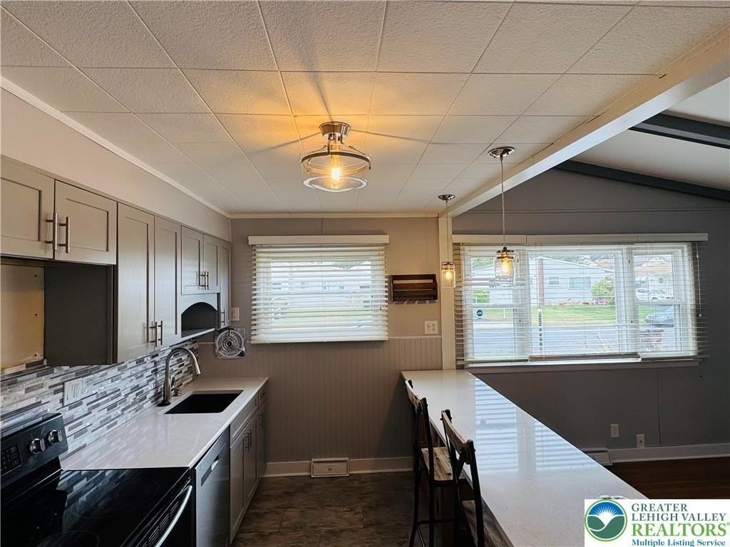 1522 Elayne St - Photo 6 of 25