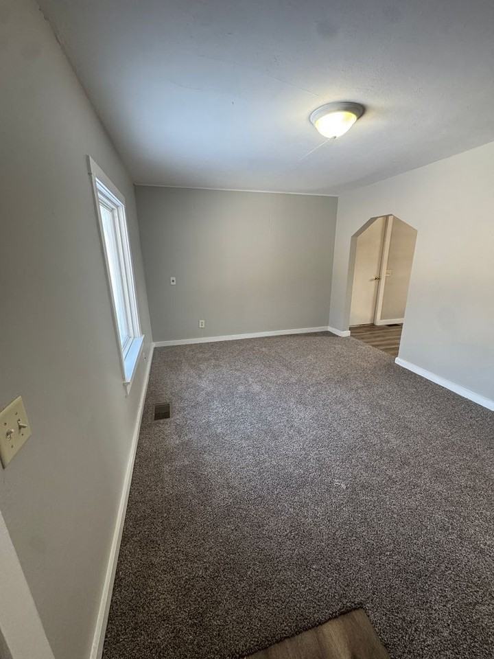 1820 W Webster St - Photo 3 of 10