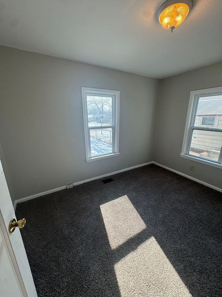 1820 W Webster St - Photo 5 of 10