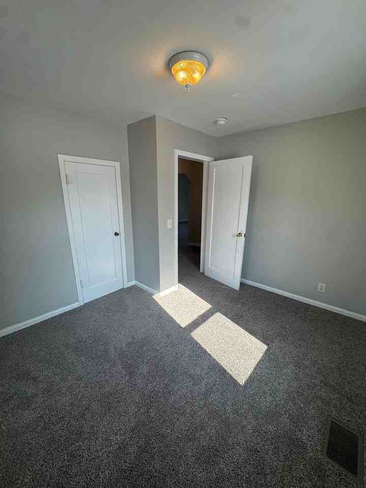 1820 W Webster St - Photo 6 of 10