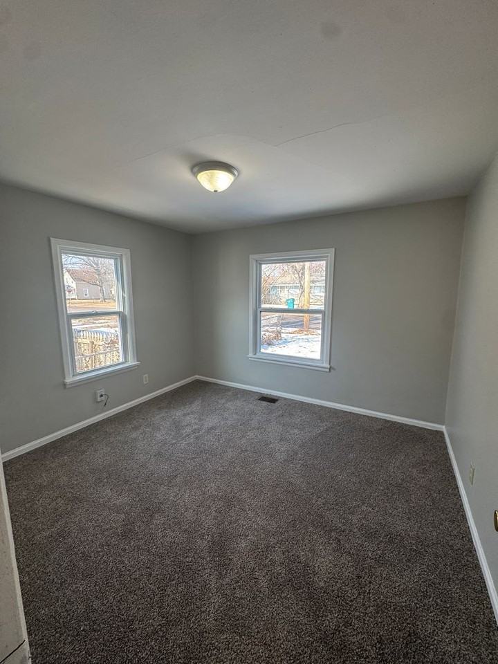 1820 W Webster St - Photo 7 of 10