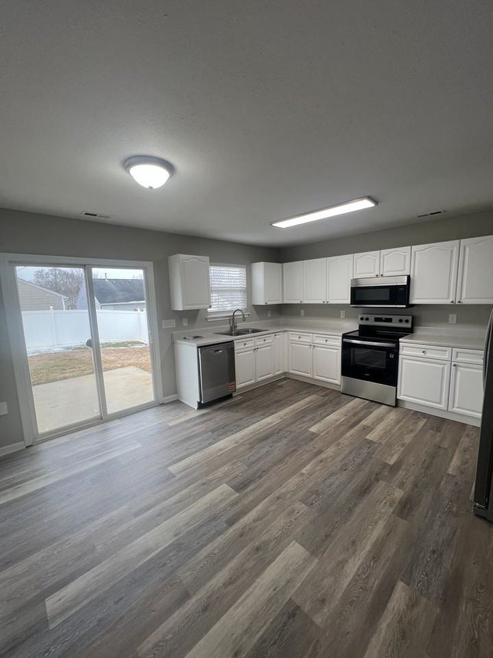 4539 Christenbury Hills Ln - Photo 6 of 27