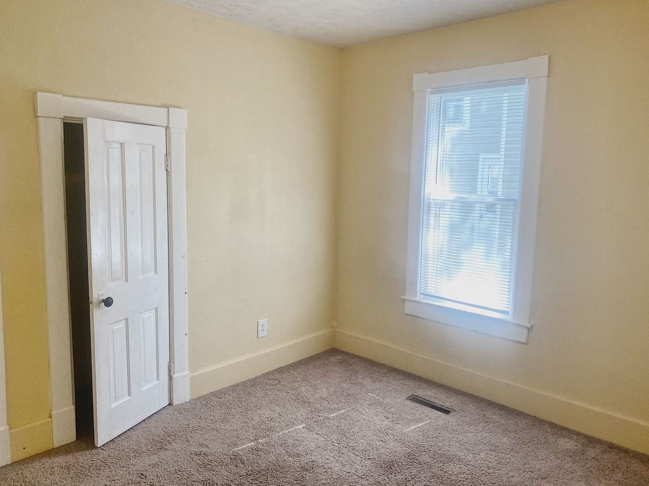 1125 Houston St - Photo 5 of 7