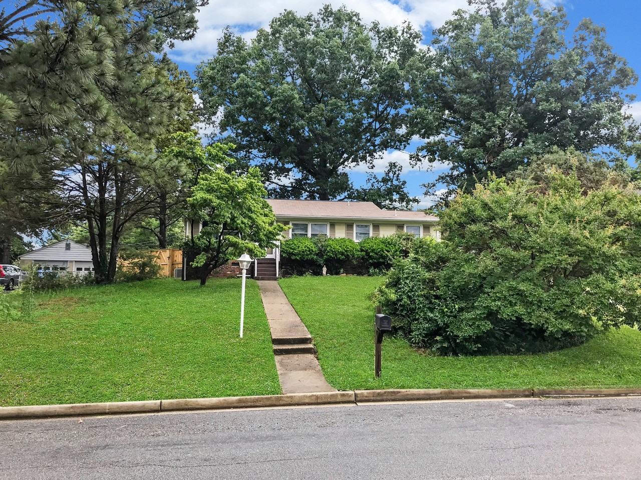 9322 Huron Ave - Photo 2 of 23