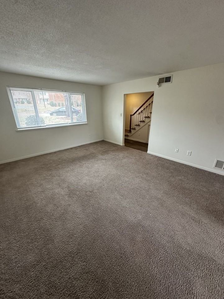 2365 Champion Ct - Photo 3 of 14