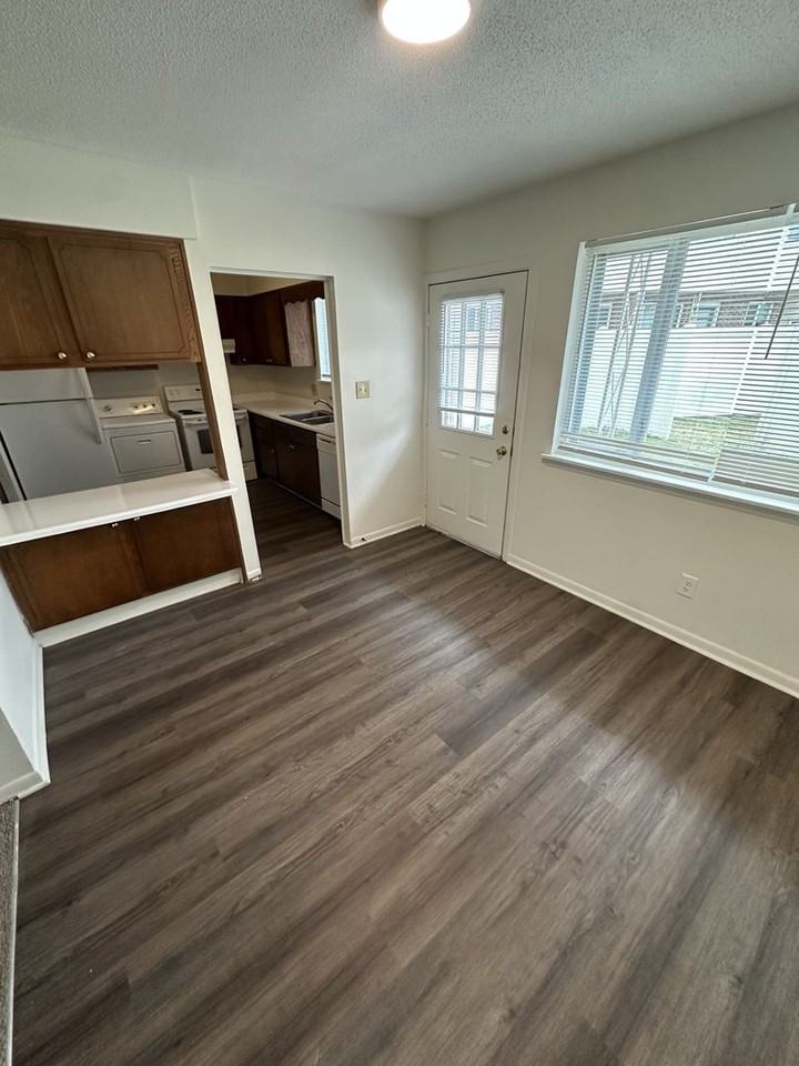 2365 Champion Ct - Photo 5 of 14