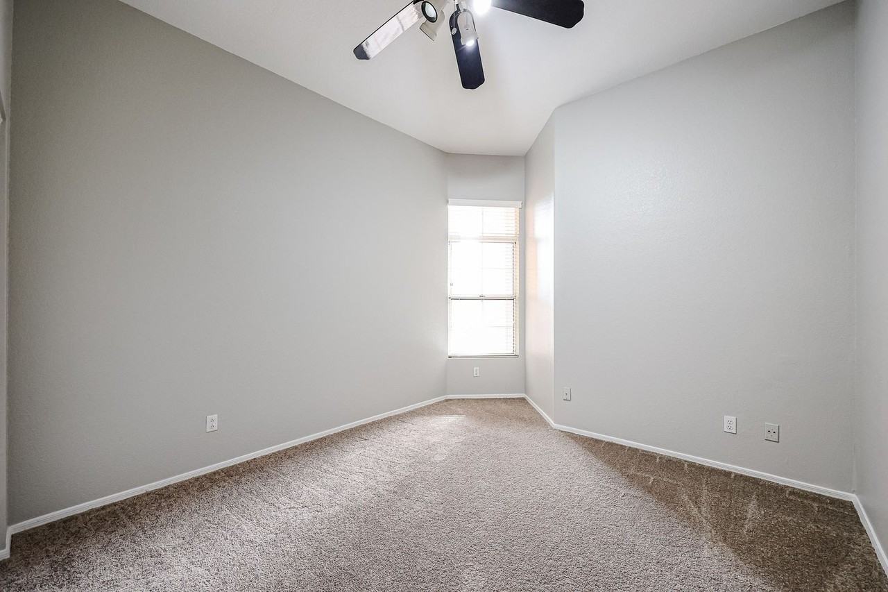 726 W Del Rio St - Photo 3 of 33