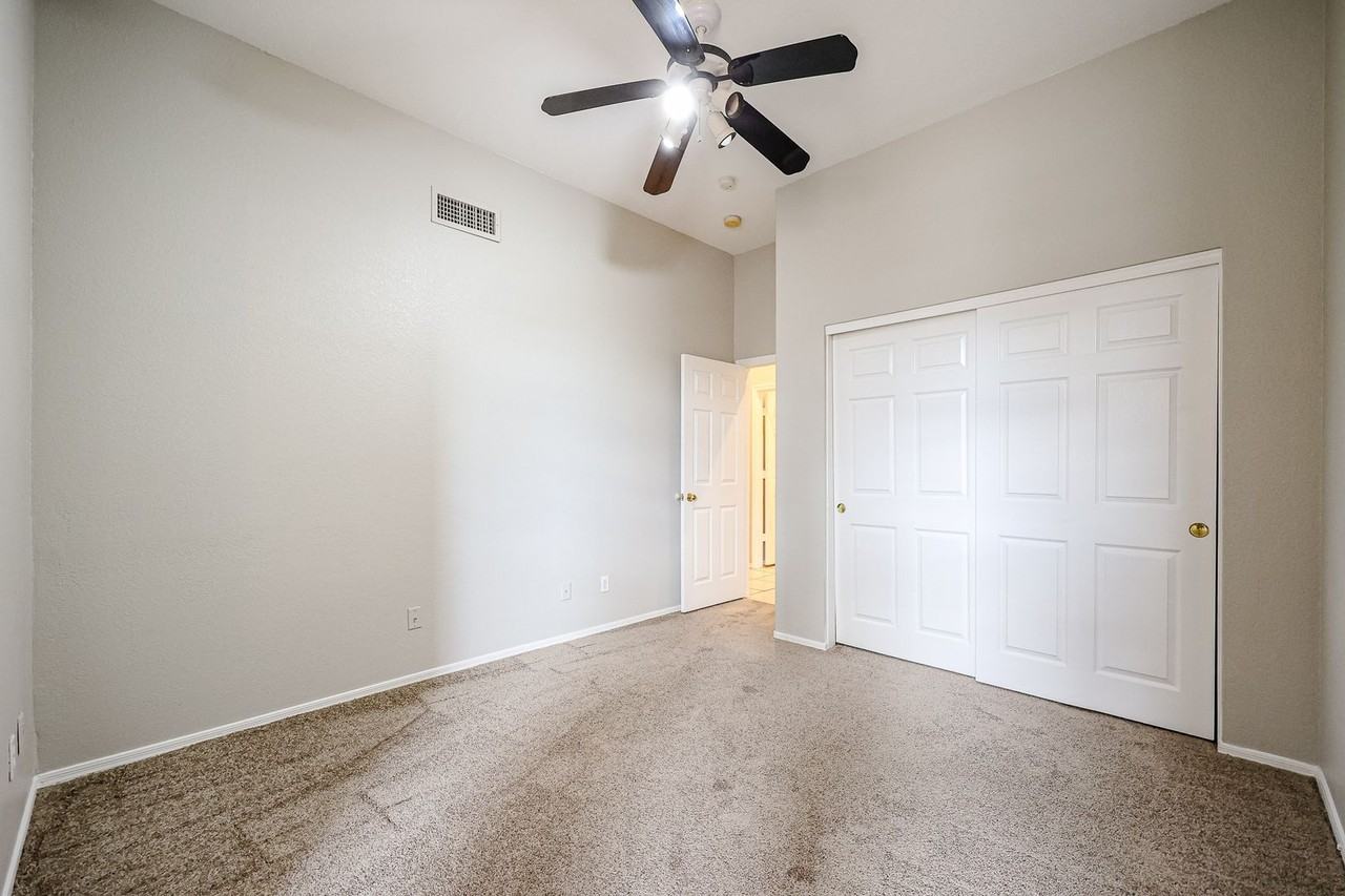 726 W Del Rio St - Photo 4 of 33