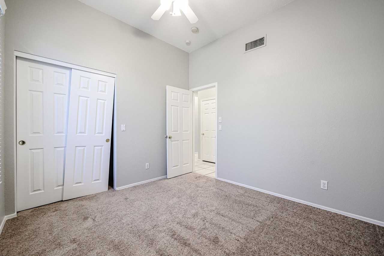 726 W Del Rio St - Photo 7 of 33