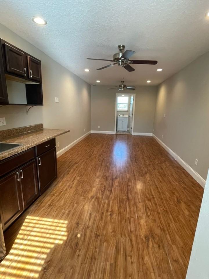 515 N Disston Ave - Photo 3 of 10