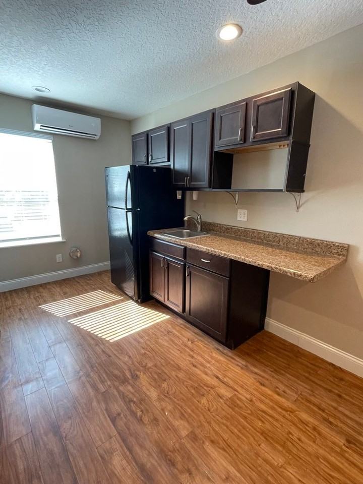 515 N Disston Ave - Photo 5 of 10