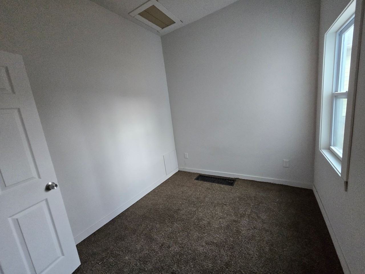 1110 Sw Woodward Ave - Photo 4 of 6