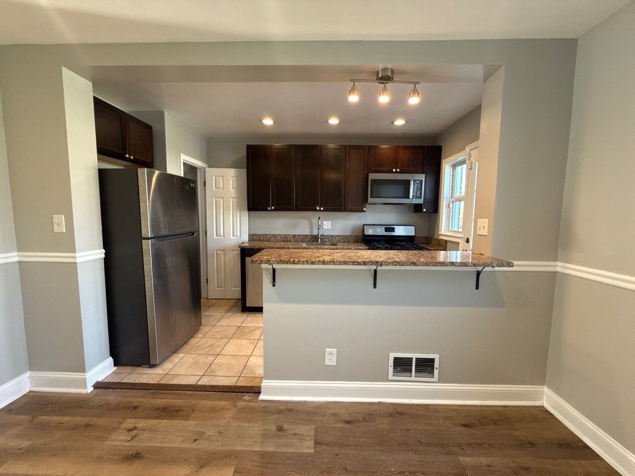 834 N Marlyn Ave - Photo 4 of 11