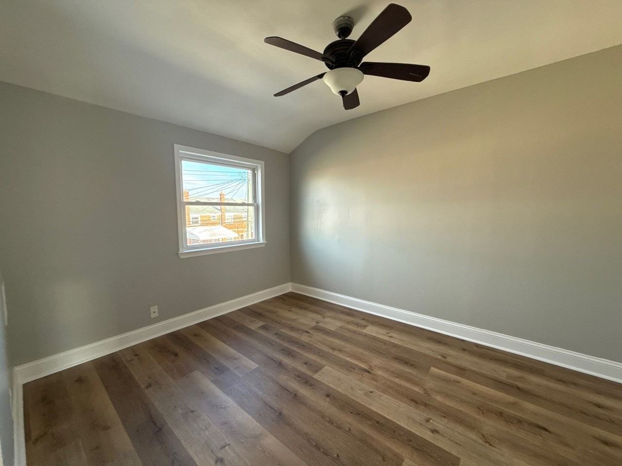 834 N Marlyn Ave - Photo 5 of 11