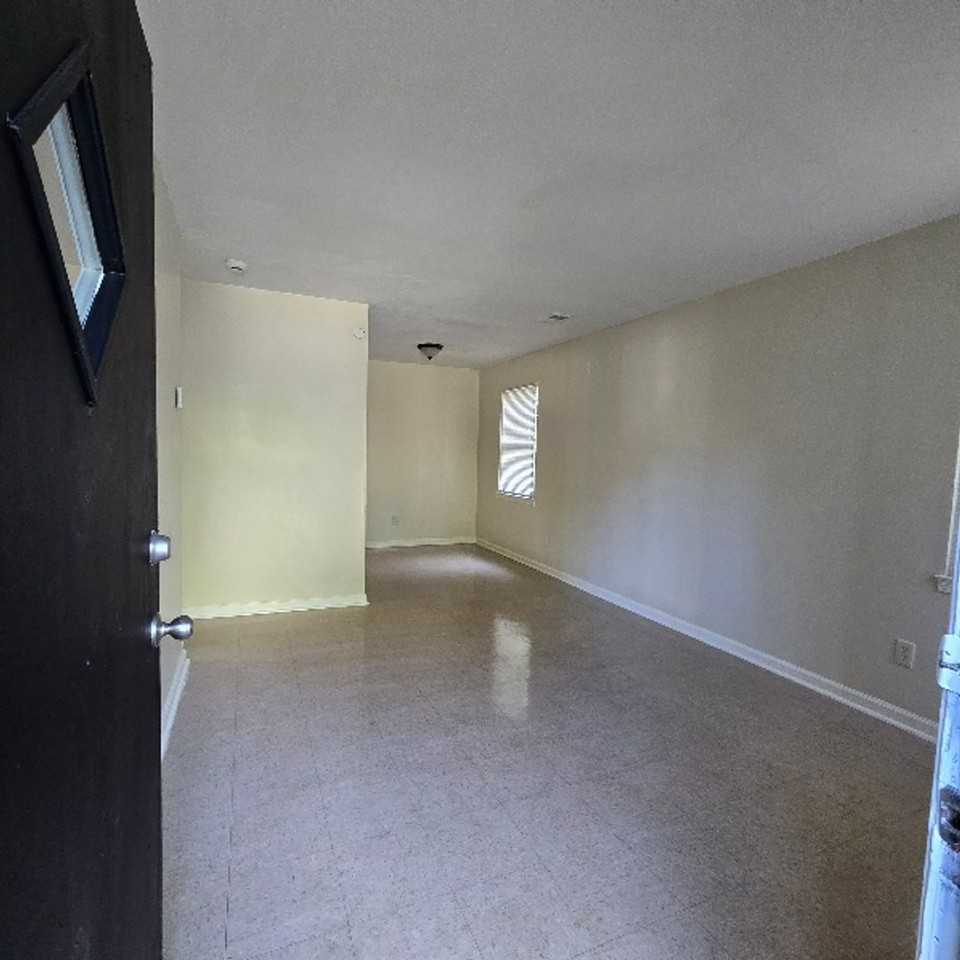 2551 Dakar Ave - Photo 2 of 10