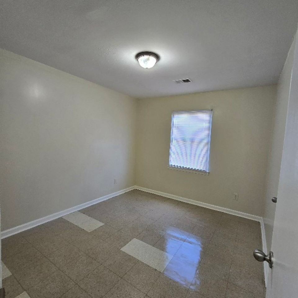 2551 Dakar Ave - Photo 3 of 10