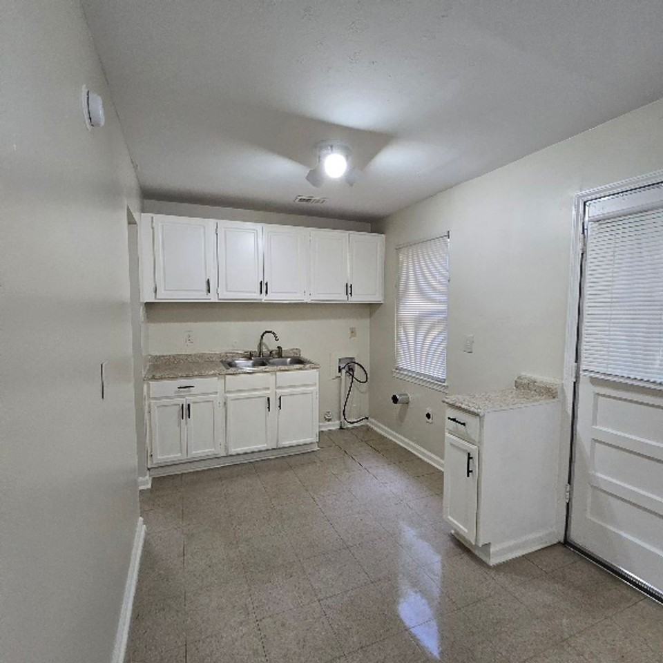 2551 Dakar Ave - Photo 5 of 10