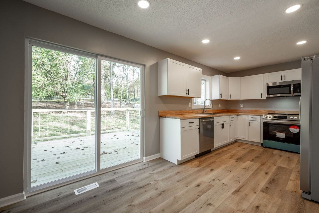 1075 Carol Jean Trl - Photo 7 of 31