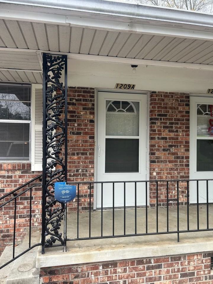 1209 Hancock St #A - Photo 2 of 16