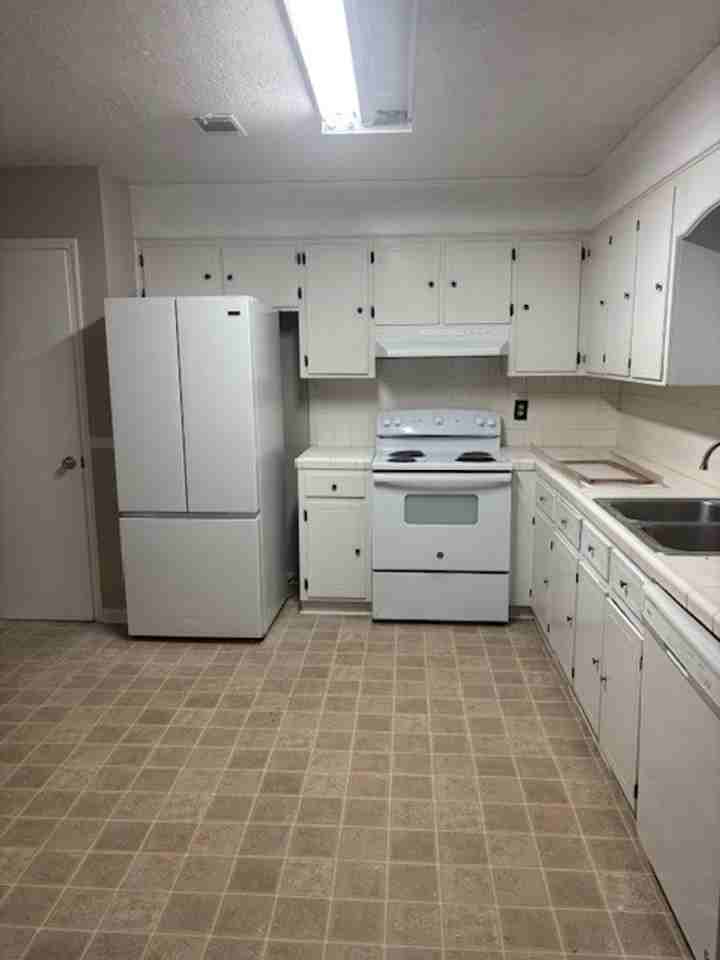 3624 Gibralter Dr - Photo 4 of 11