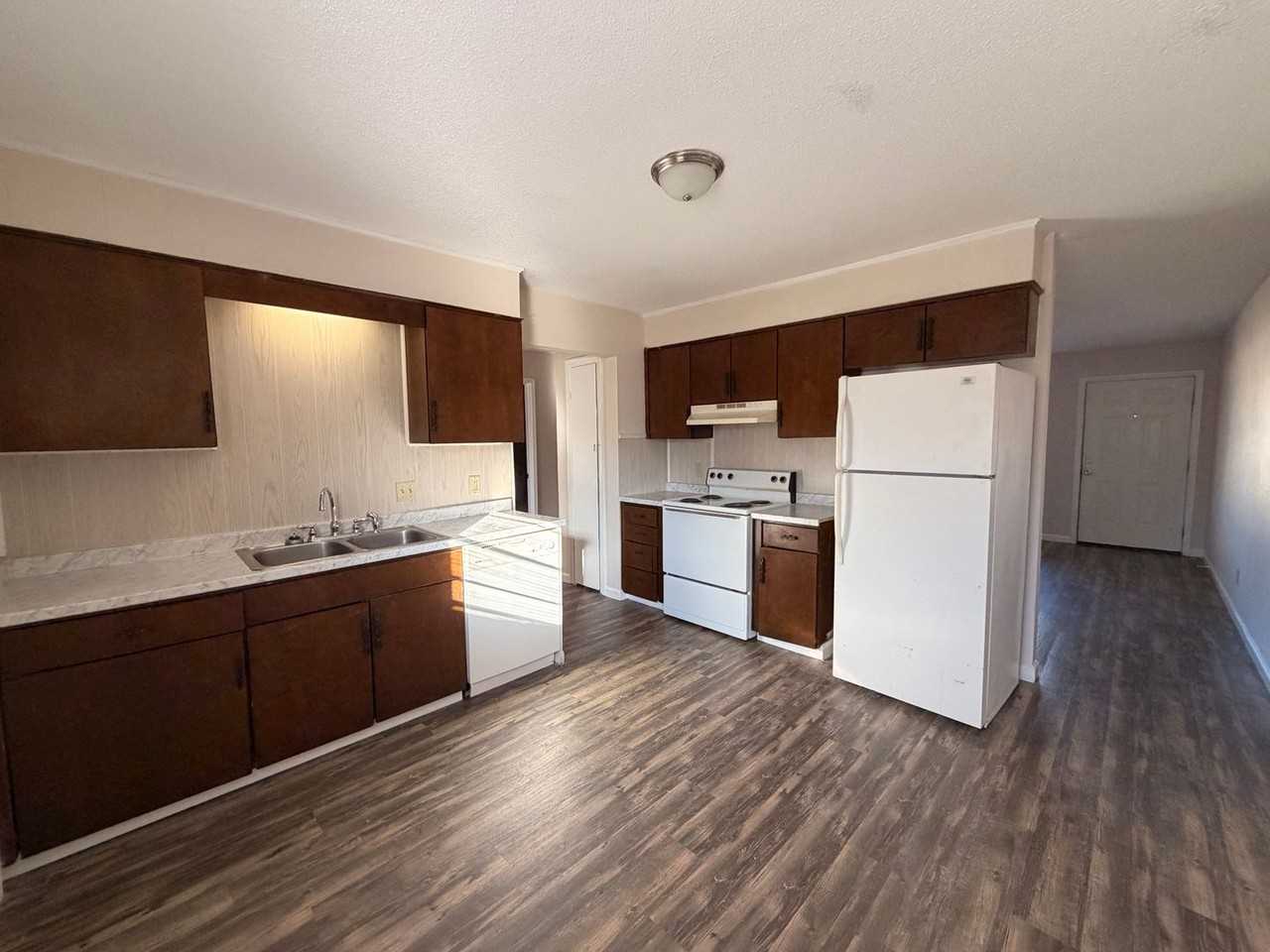 1502 S Commerce Ave - Photo 6 of 8