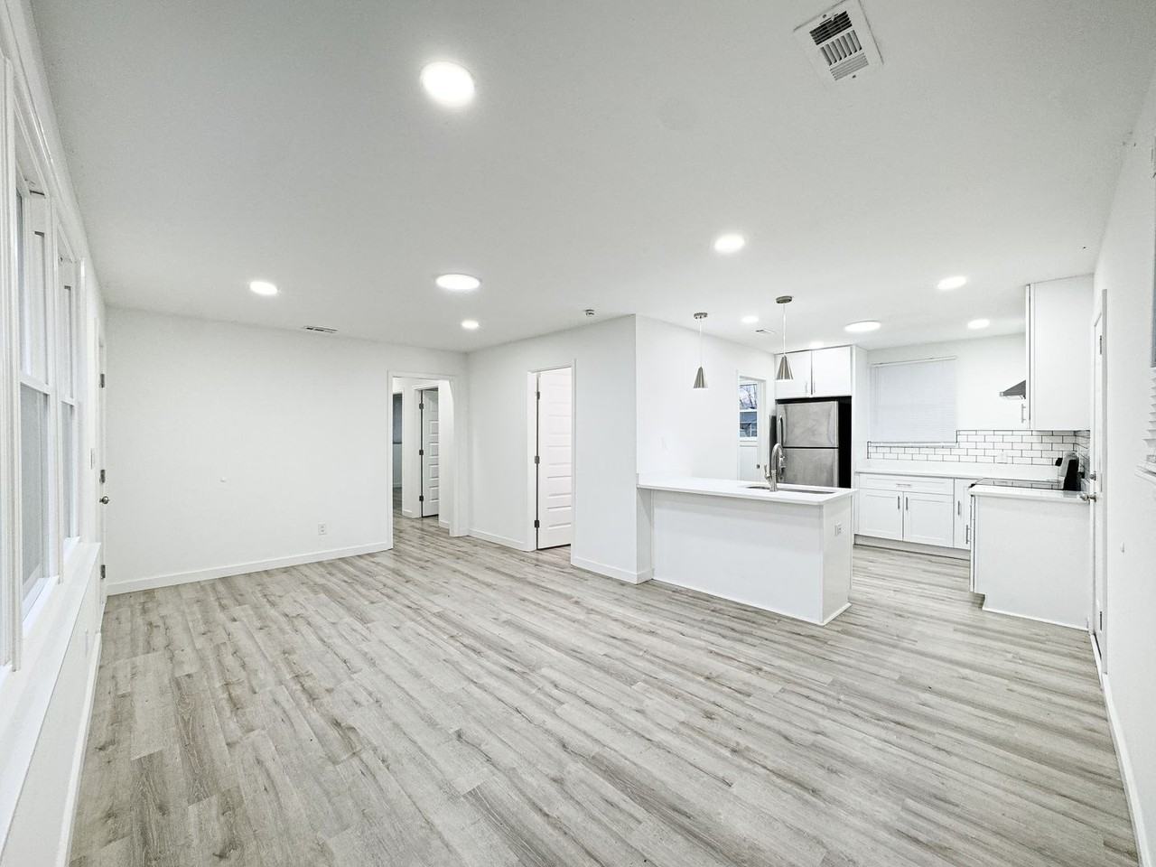 1307 Jarrett Dr - Photo 2 of 20