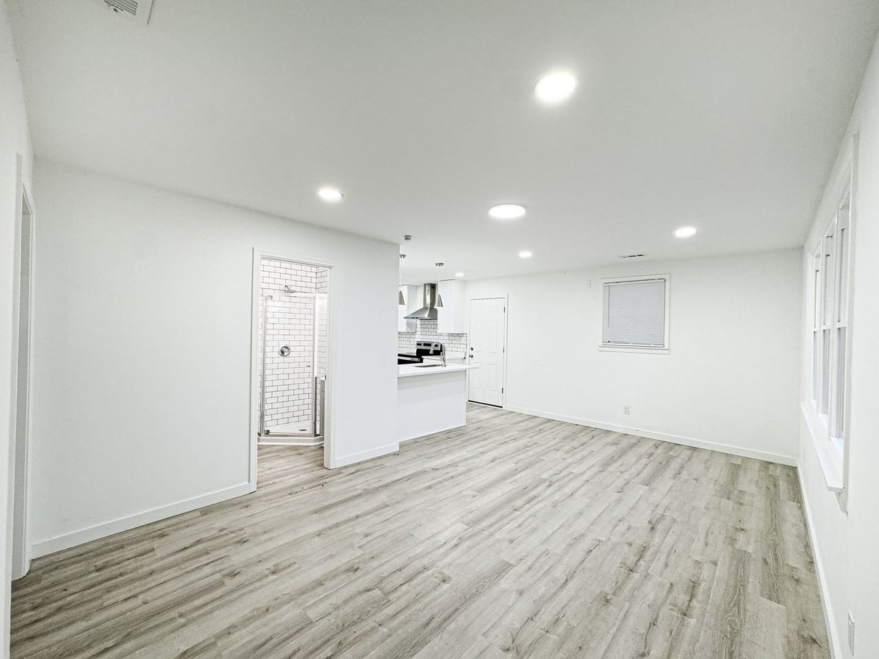 1307 Jarrett Dr - Photo 3 of 20