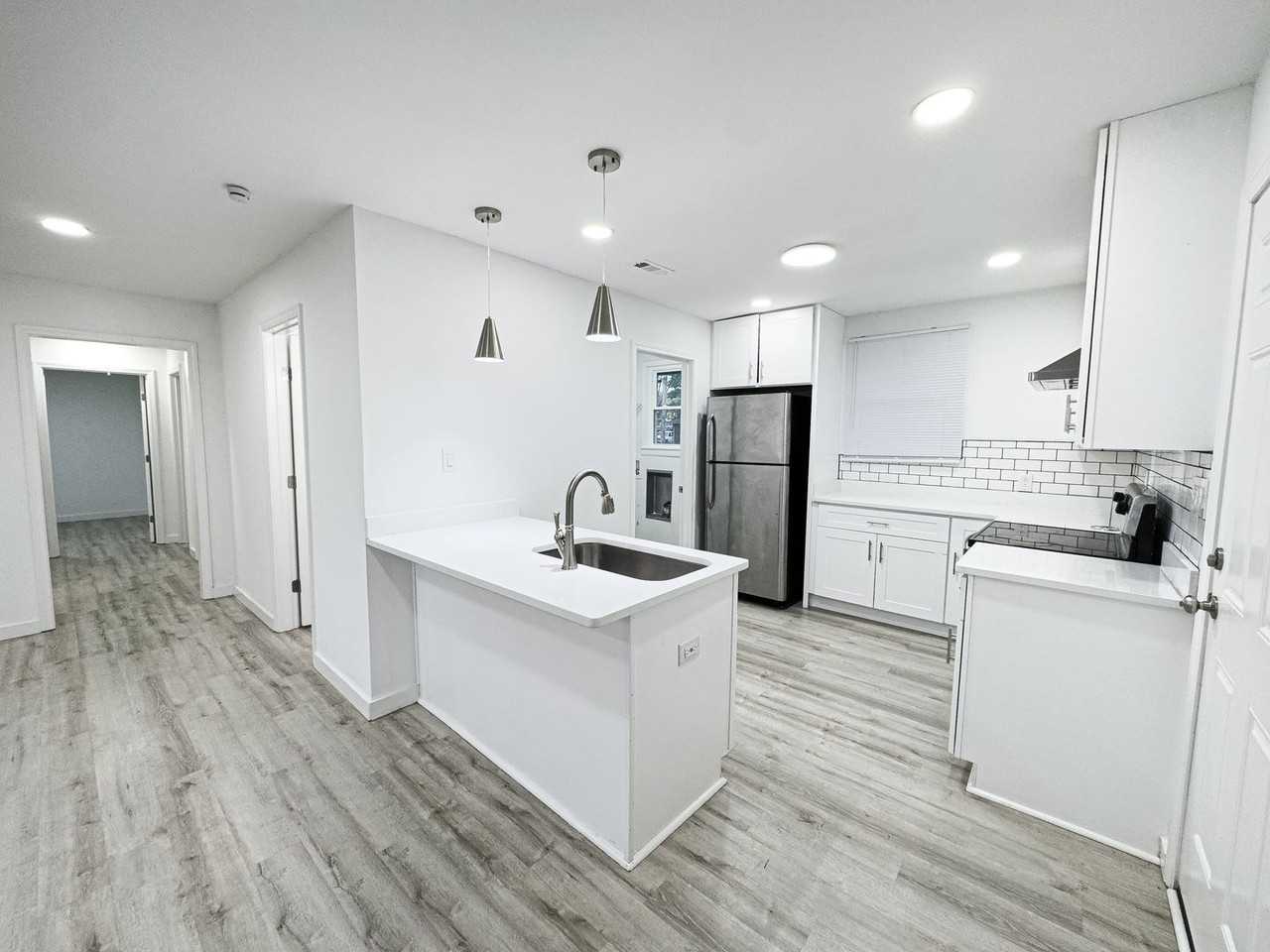 1307 Jarrett Dr - Photo 4 of 20