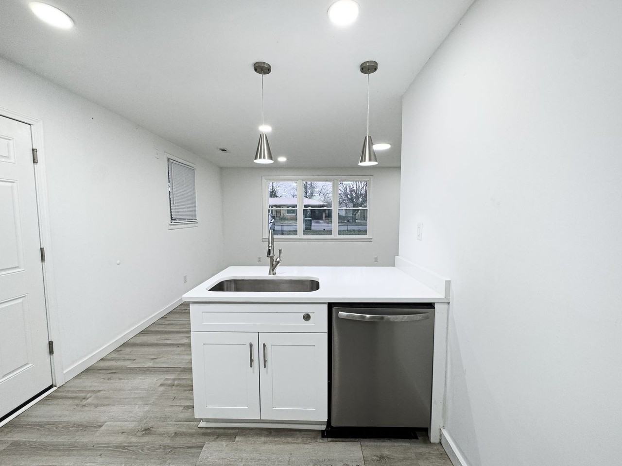 1307 Jarrett Dr - Photo 6 of 20