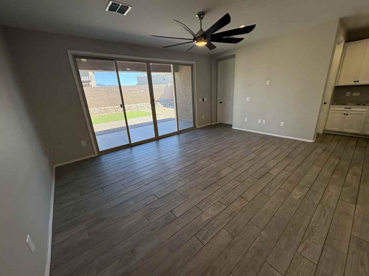 7733 S Crested Spring Dr - Photo 3 of 39