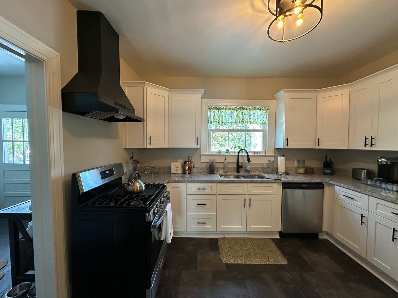 114 E 12th St - Photo 6 of 24