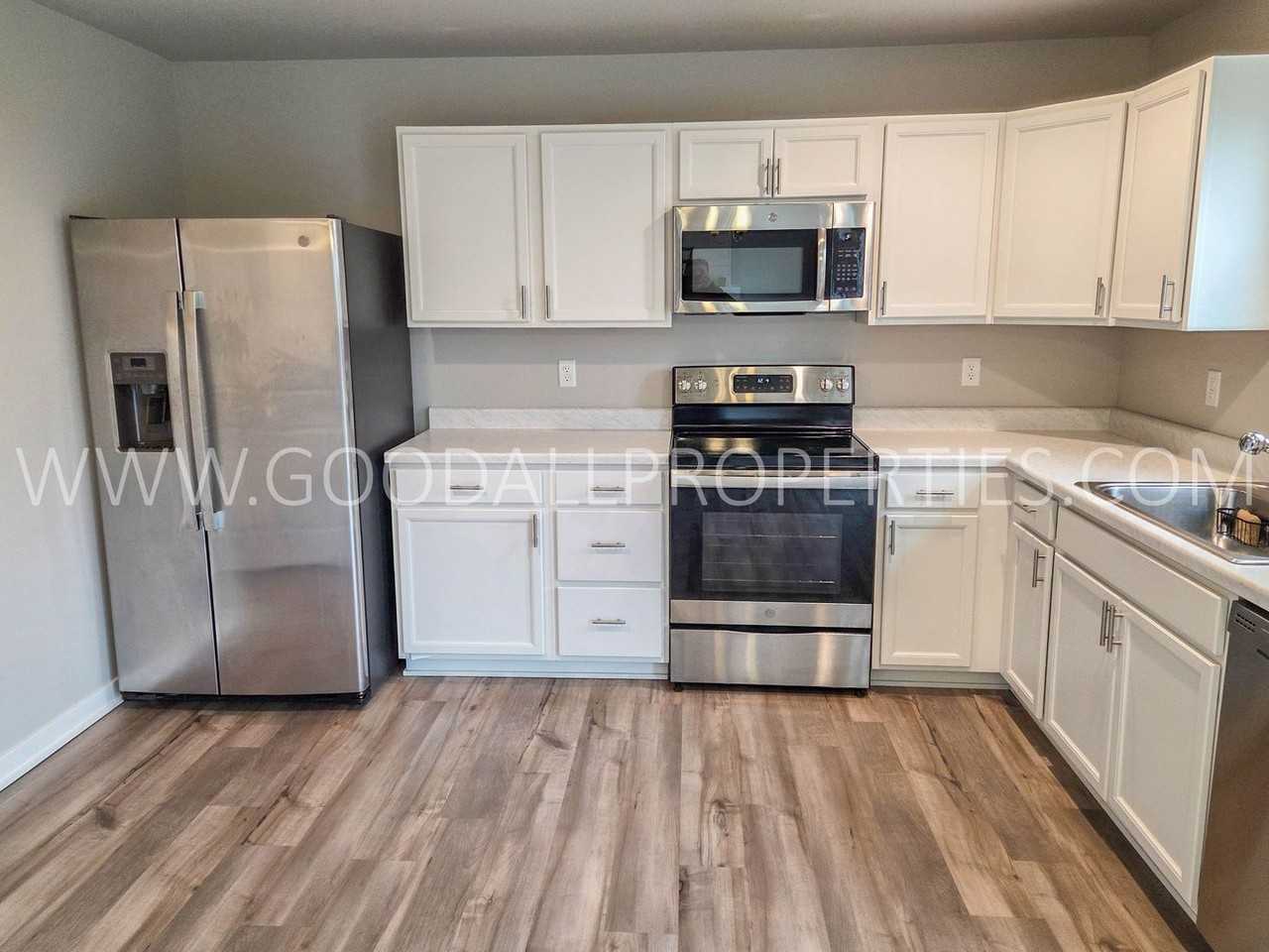 4467 E 48th St - Photo 5 of 21