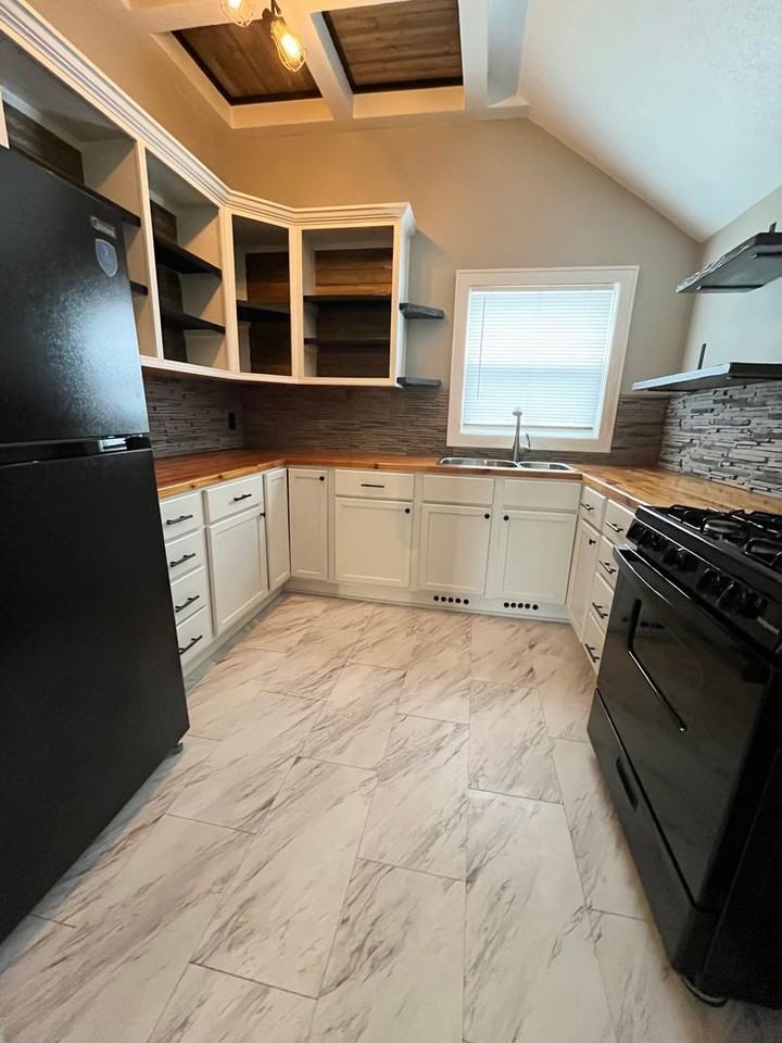 210 Main St - Photo 4 of 26