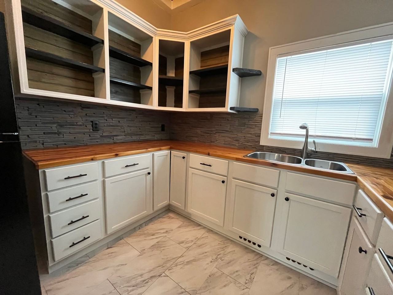 210 Main St - Photo 5 of 26