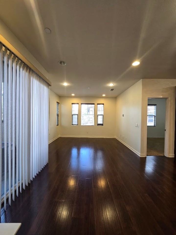 2134 Cosmo Way - Photo 5 of 34