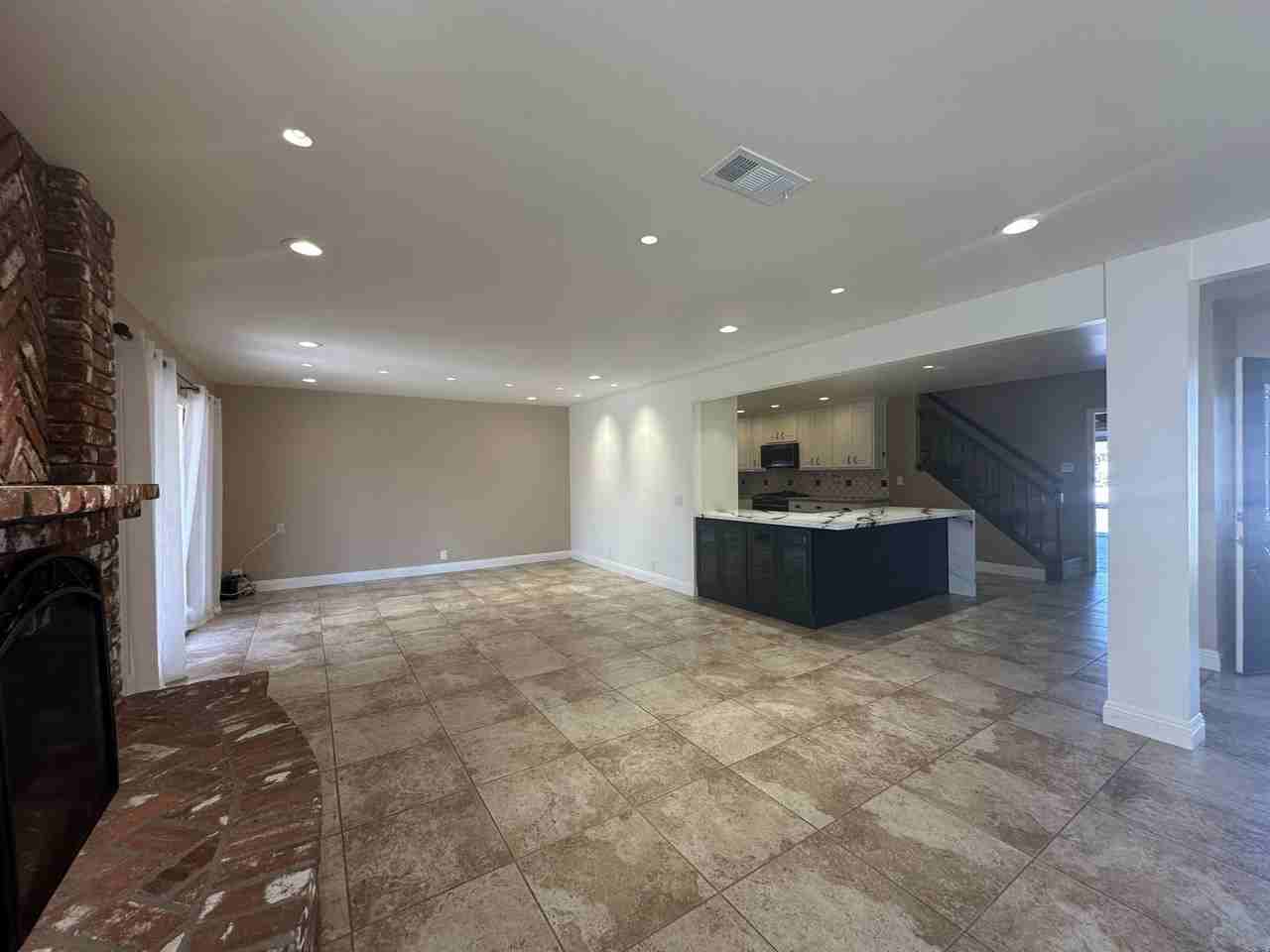 9708 Mariposa Ave - Photo 4 of 33