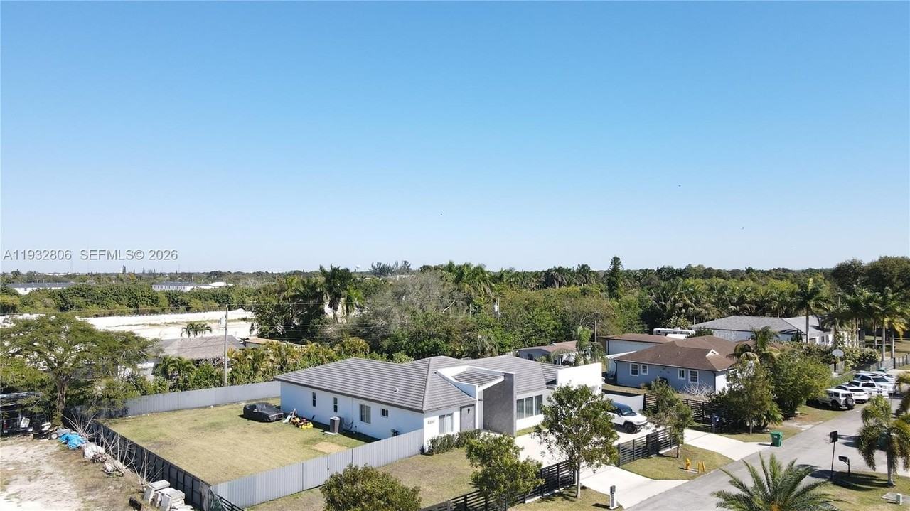 18961 Sw 359th St - Photo 2 of 21