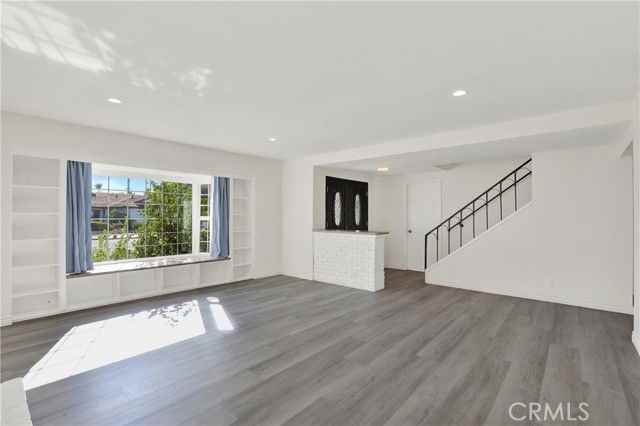 23561 Duryea Dr - Photo 3 of 8