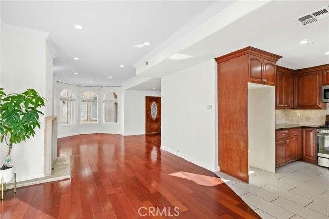 6939 Greeley St #102 - Photo 7 of 8