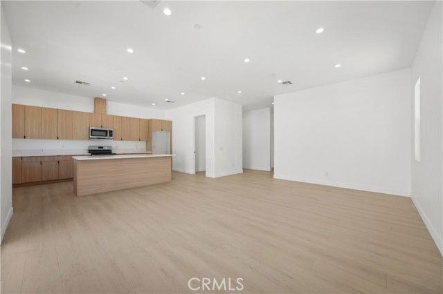 6948 Amestoy Ave - Photo 2 of 8