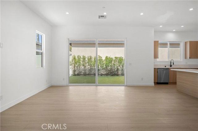 6948 Amestoy Ave - Photo 3 of 8