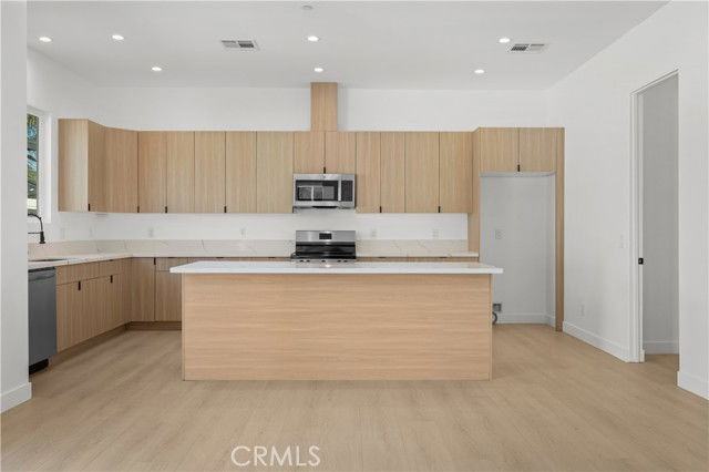 6948 Amestoy Ave - Photo 7 of 8