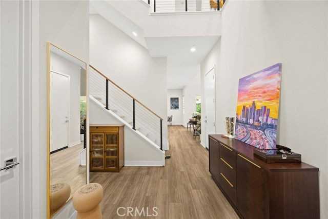 478 Sycamore Dr - Photo 3 of 8