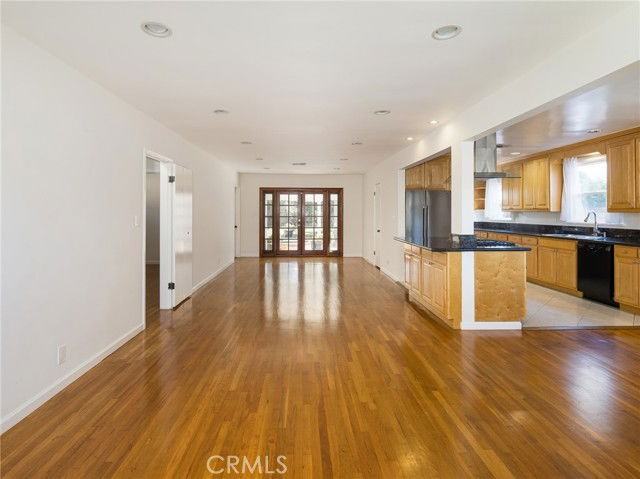 7024 Alverstone Ave - Photo 4 of 8