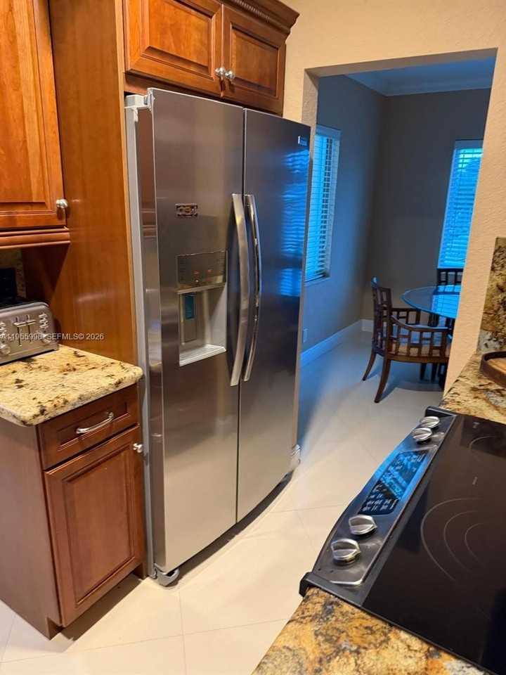 830 Ne 20th Ave #3 - Photo 5 of 19