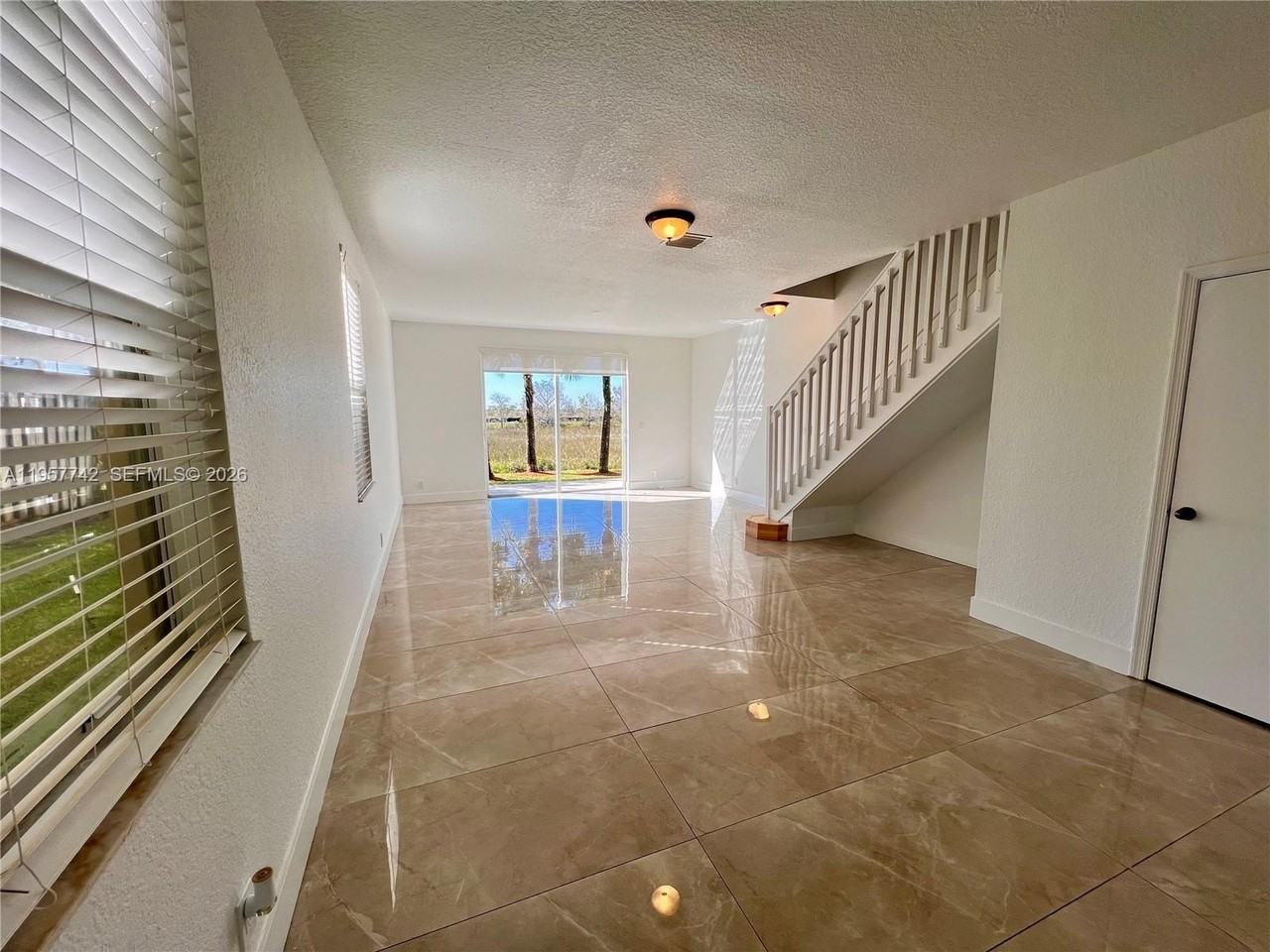 2433 Pasadena Way - Photo 3 of 20