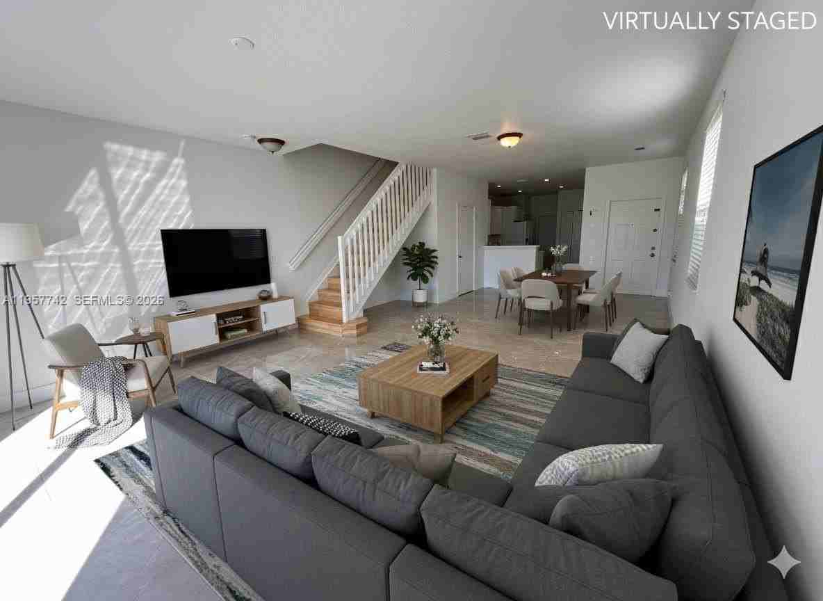 2433 Pasadena Way - Photo 4 of 20