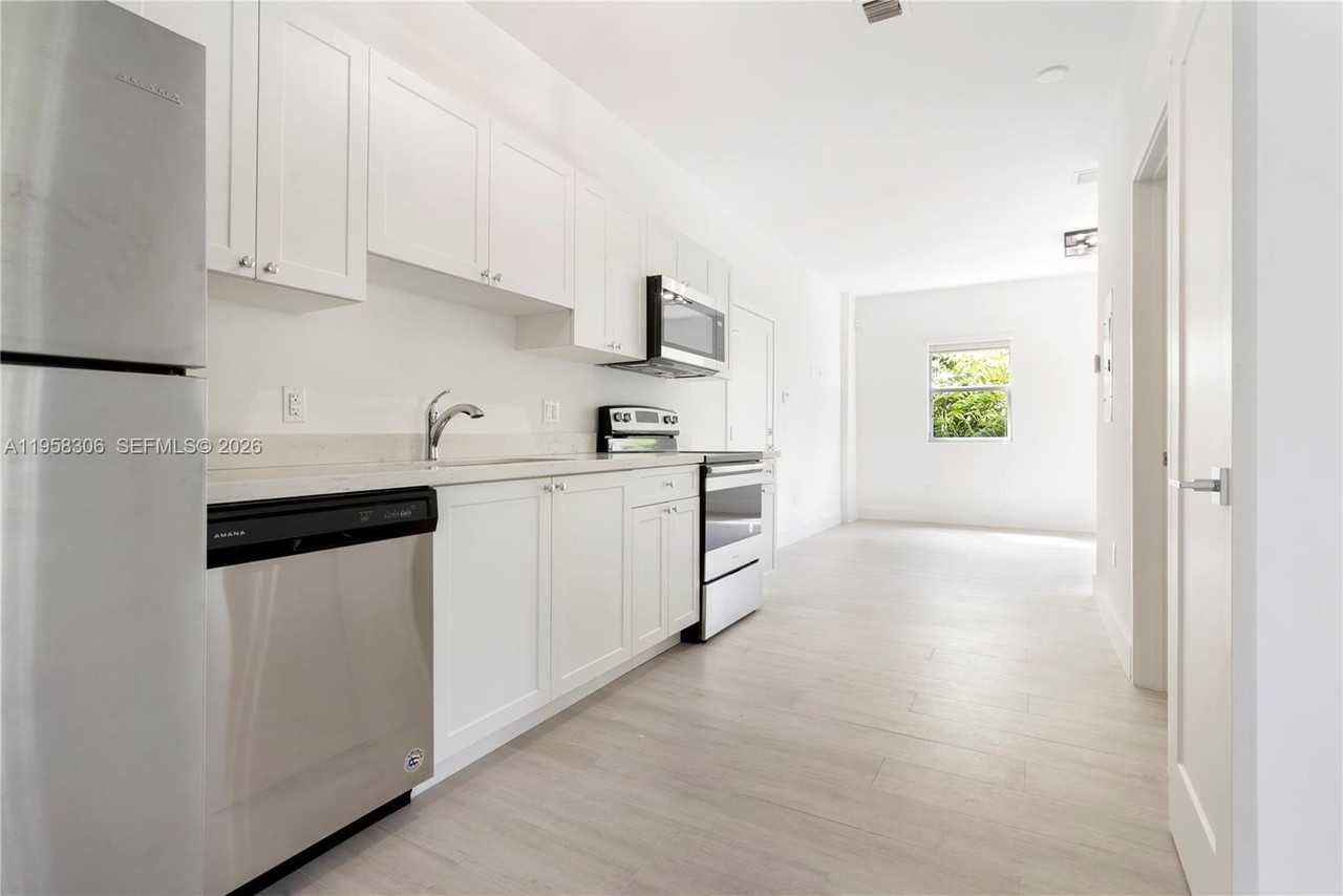 628 Santander Ave #8 - Photo 2 of 25